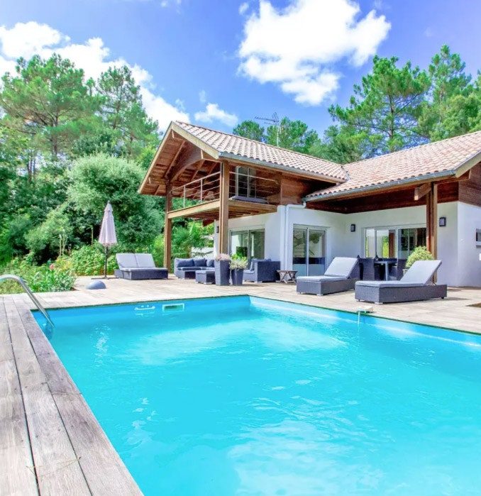 William-Russell-- Blog---how-to-buy-a-house-abroad-after-brexit-as-a-british-citizen----article--France-house-with-the-pool