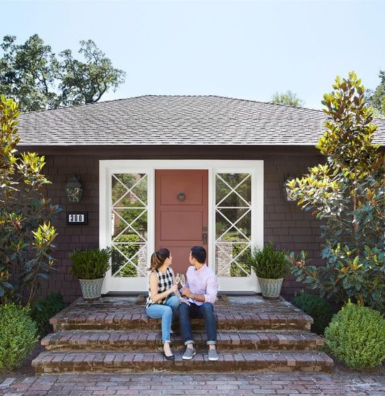 William Russell - Blog - How to get expat mortgage uk - expat couple looking at their new house UK