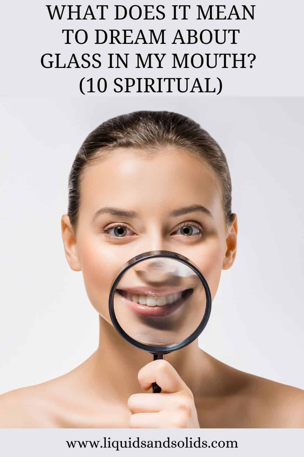  Drøm om glas i munden? (10 spirituelle betydninger)