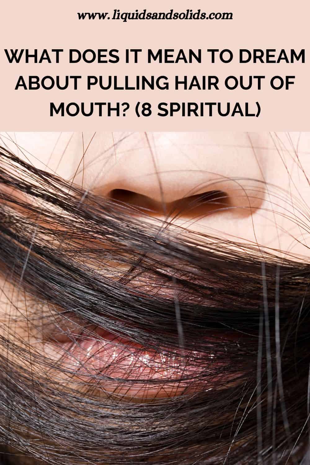  Drøm om at trække hår ud af munden? (8 spirituelle betydninger)