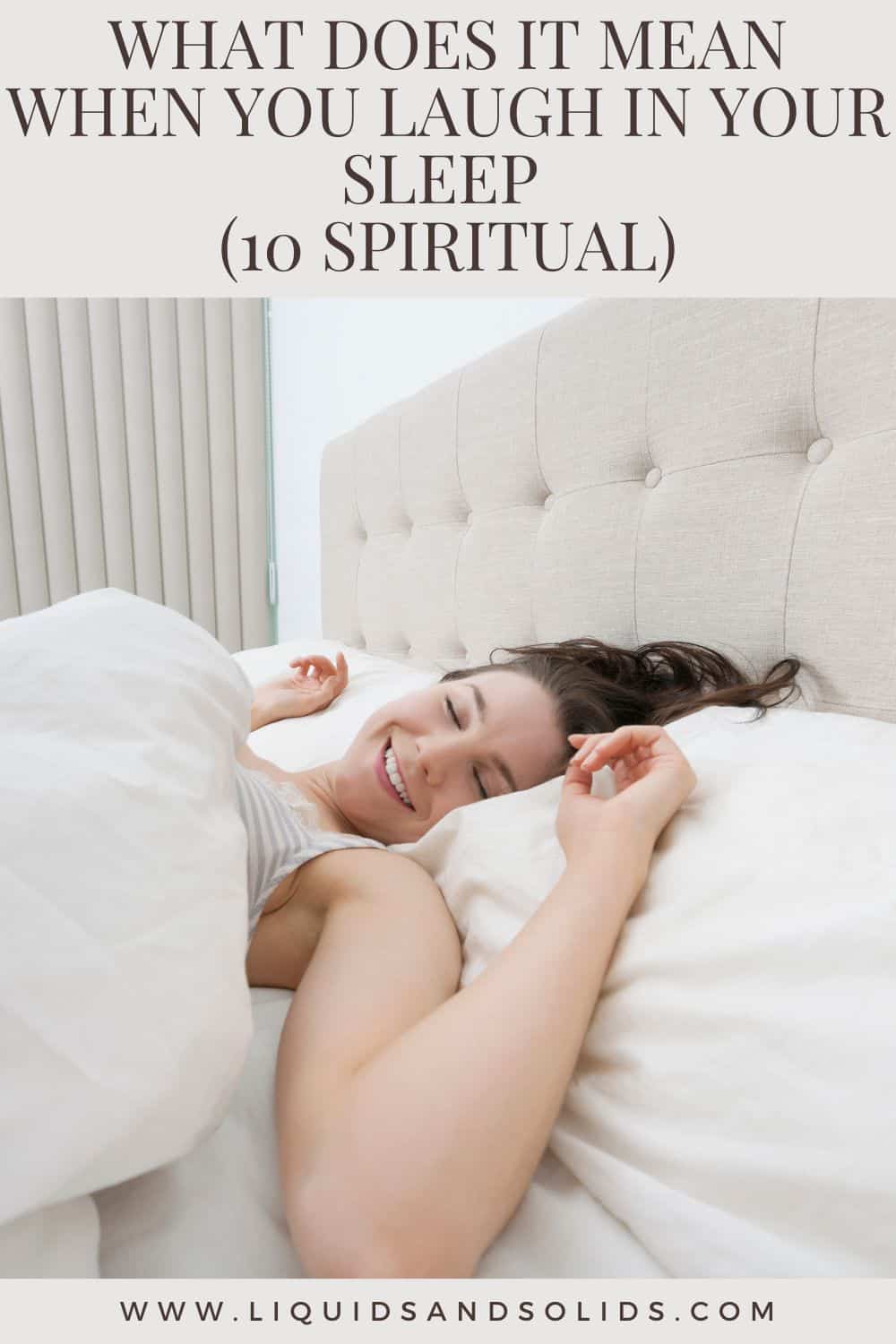  Hvad betyder det, når du griner i søvne? (10 spirituelle betydninger)